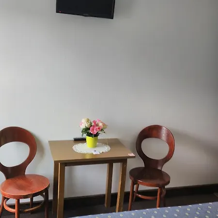 Otel Le Nouveau Monde Breuillet (Essonne)